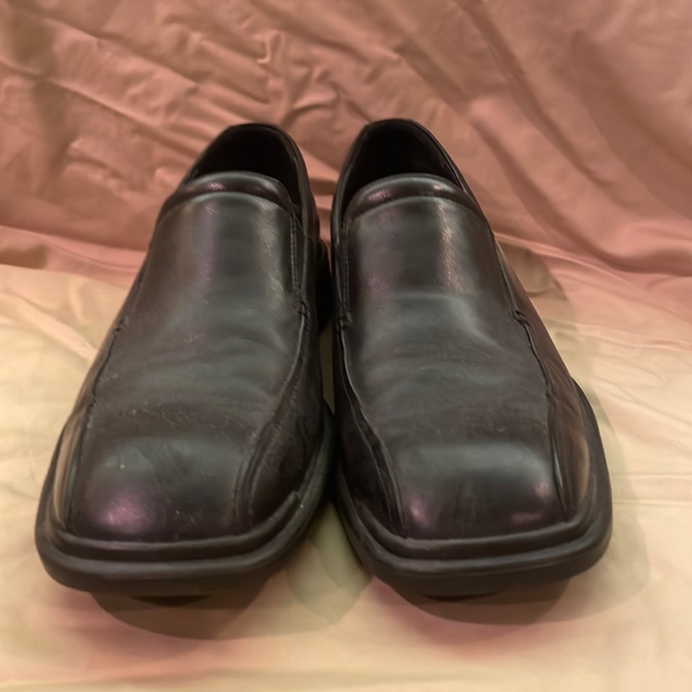 These are rock port shoes in the color black